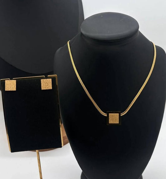 Ensemble boucle d'oreille et collier